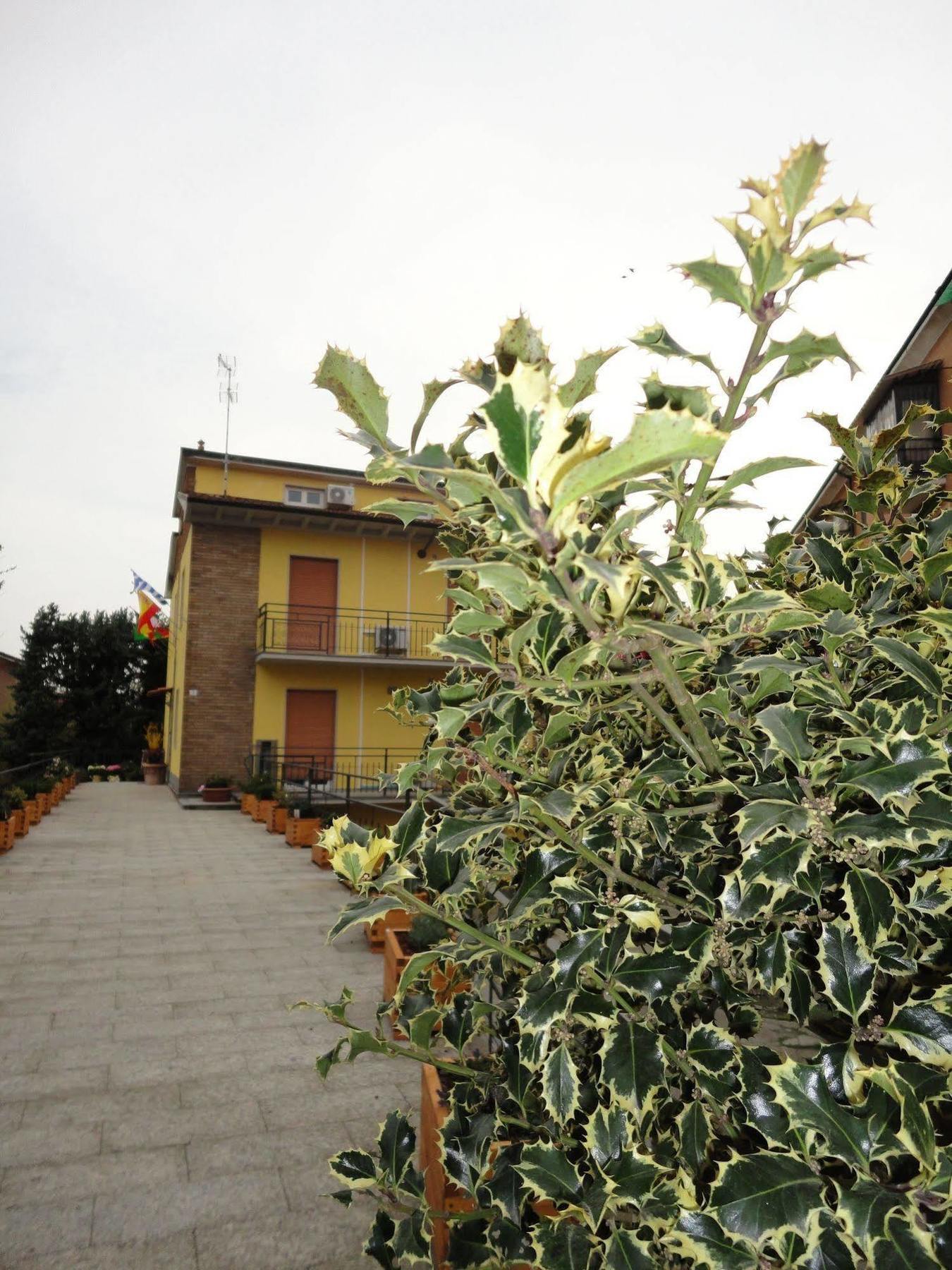Pavia Ostello Екстер'єр фото