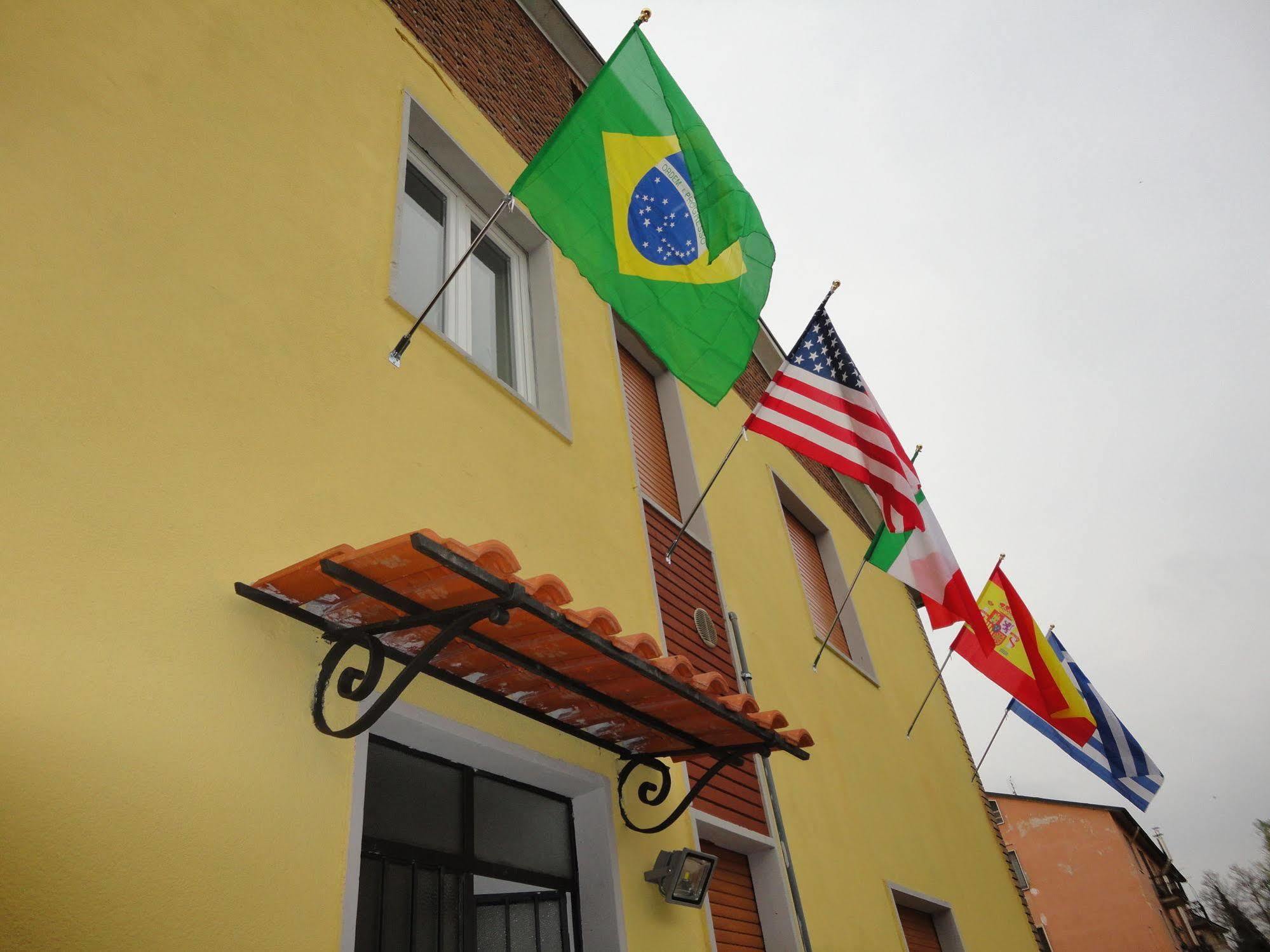 Pavia Ostello Екстер'єр фото