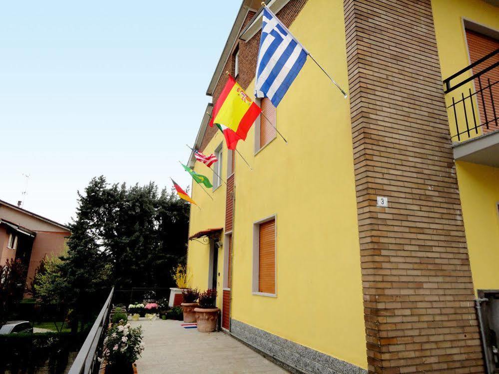 Pavia Ostello Екстер'єр фото